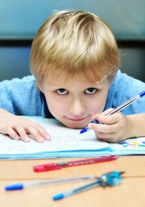 Cómo enseñar a escribir a niños zurdos
