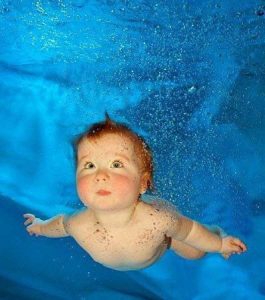 Aprender a nadar los niños
