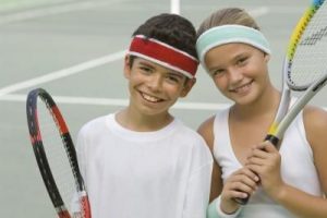 Enseñar tenis a los niños