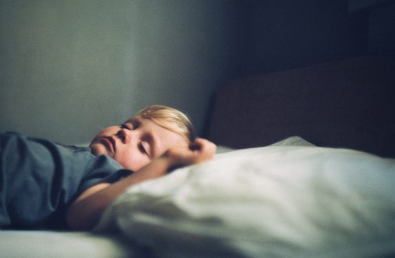 Aprender a dormir solo a un niño